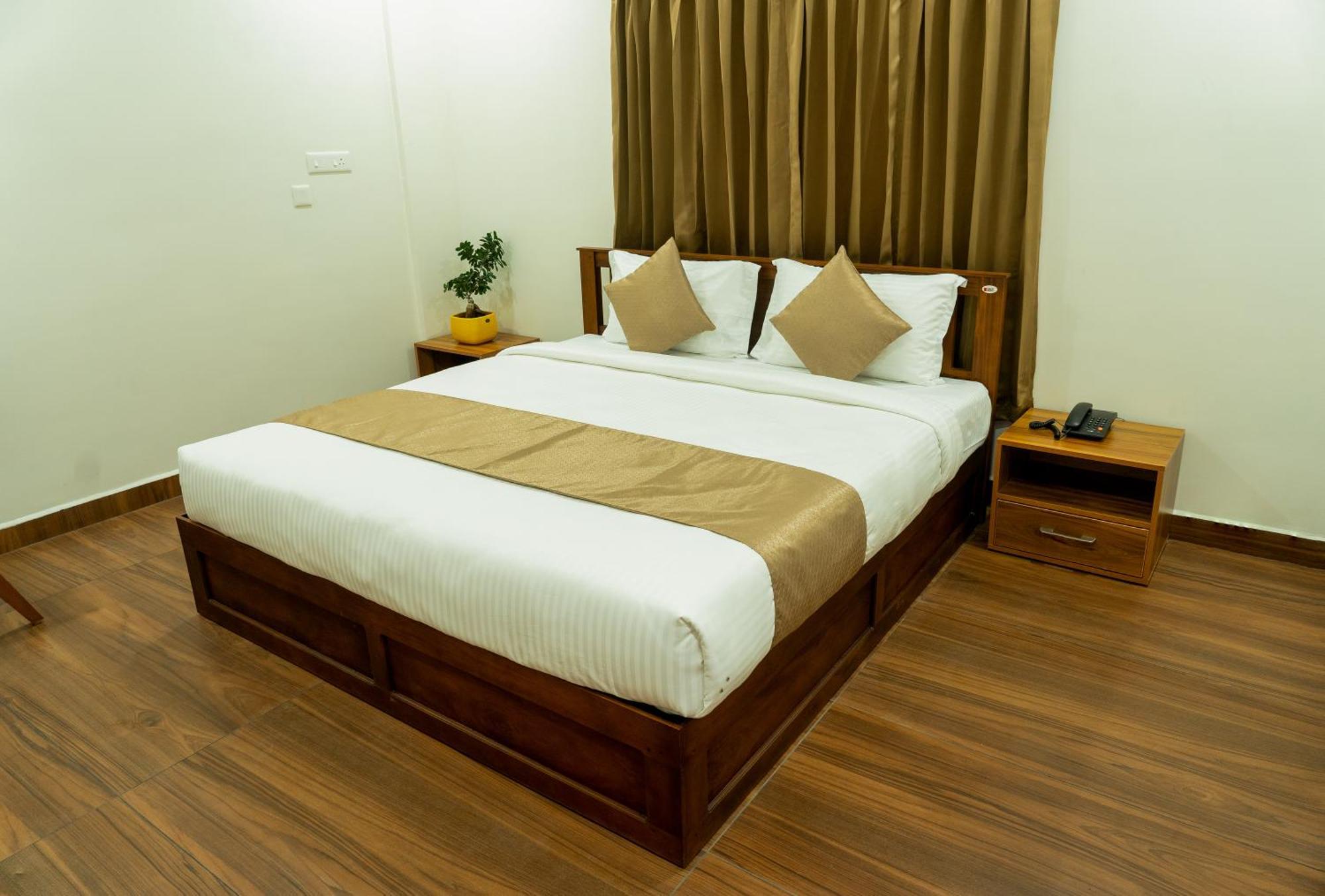 Fly View Airport Residency Hotel Nedumbassery Exterior photo