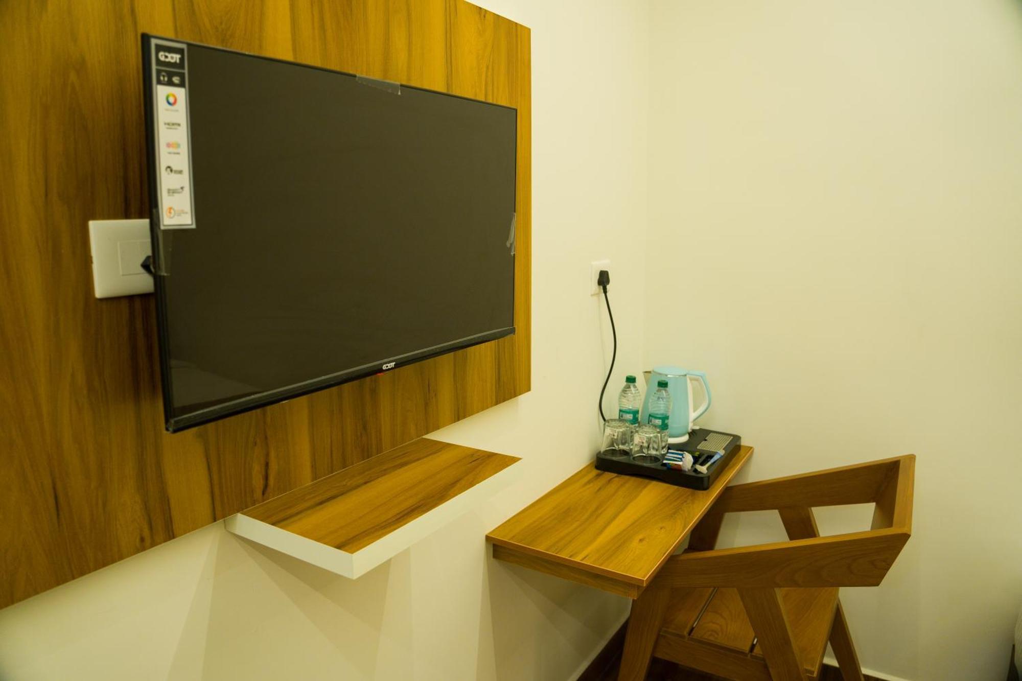 Fly View Airport Residency Hotel Nedumbassery Exterior photo