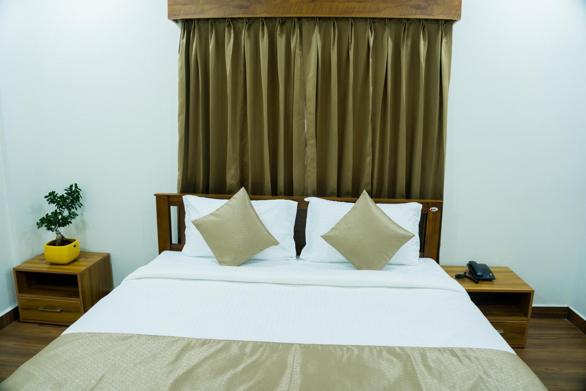 Fly View Airport Residency Hotel Nedumbassery Exterior photo