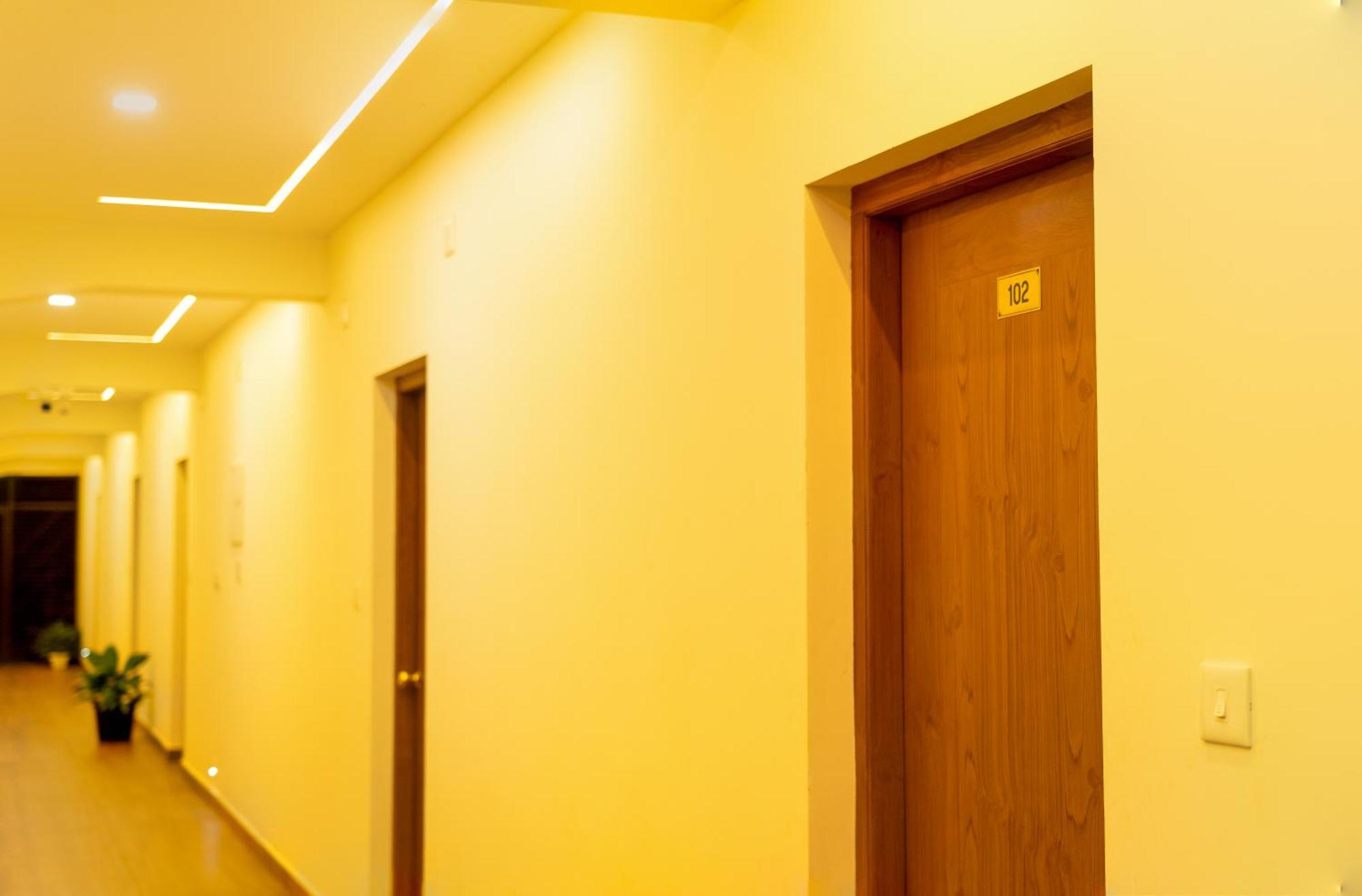 Fly View Airport Residency Hotel Nedumbassery Exterior photo